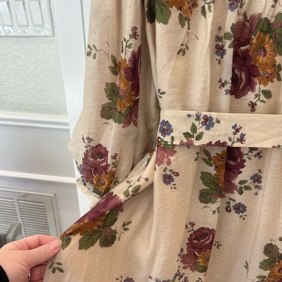 Entro Beige Floral Long Sleeve Dress - Picture 4 of 10